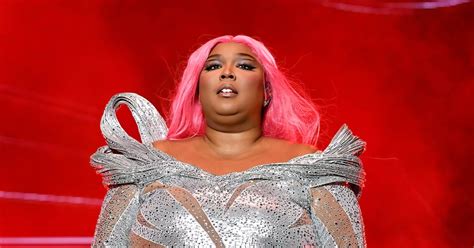 lizzo skandal|Lizzo sexual harassment case to proceed after judge。